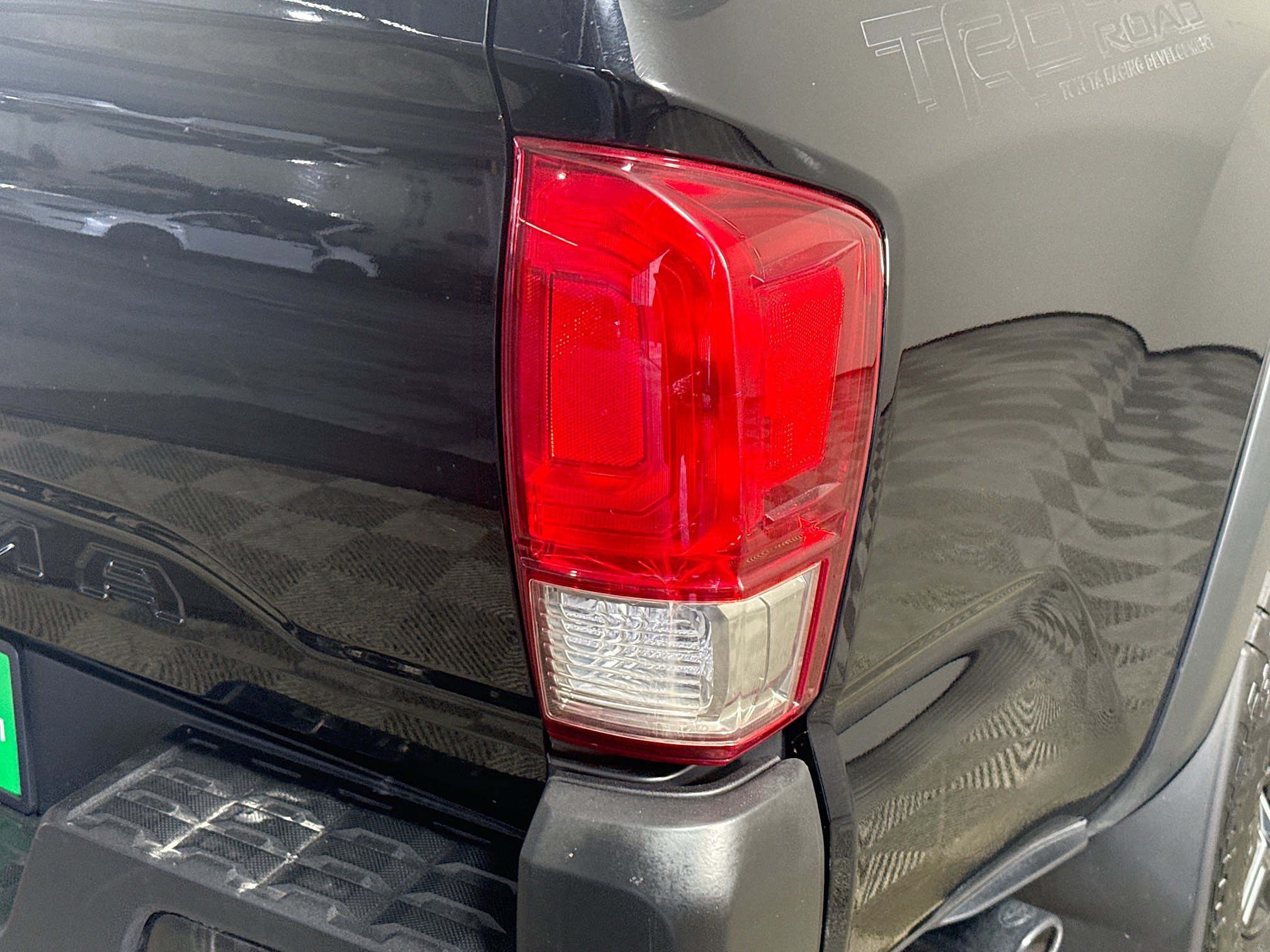 Used 2017 Toyota Tacoma TRD Off-Road w/ Tow Package (A/T) AWD/4WD image 34