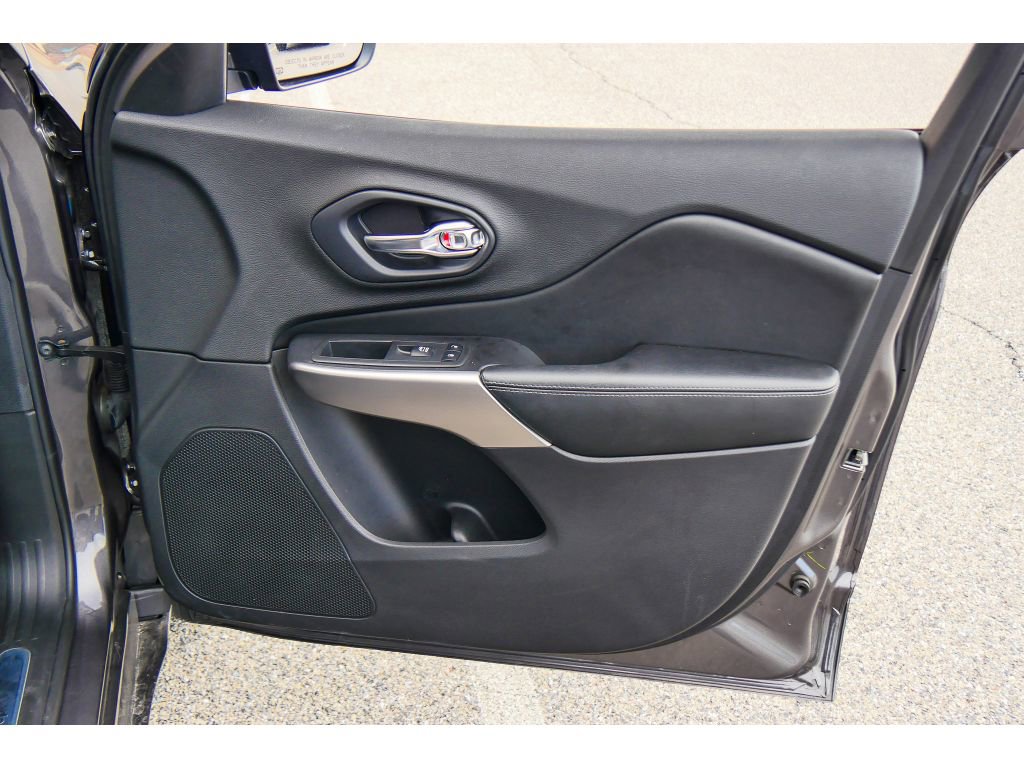 Used 2019 Jeep Cherokee High Altitude image 16