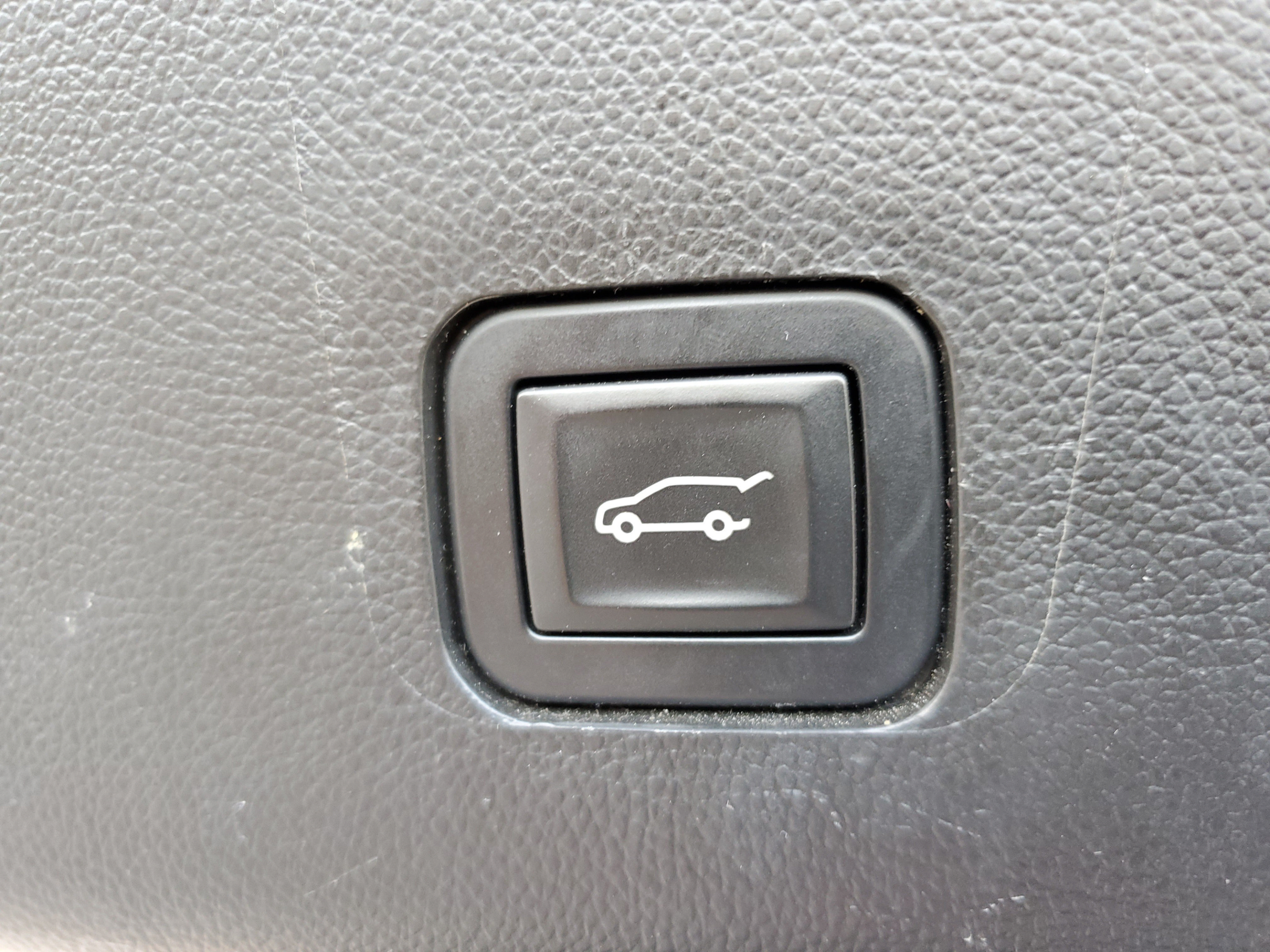 Used 2018 Chevrolet Traverse LT FWD image 8
