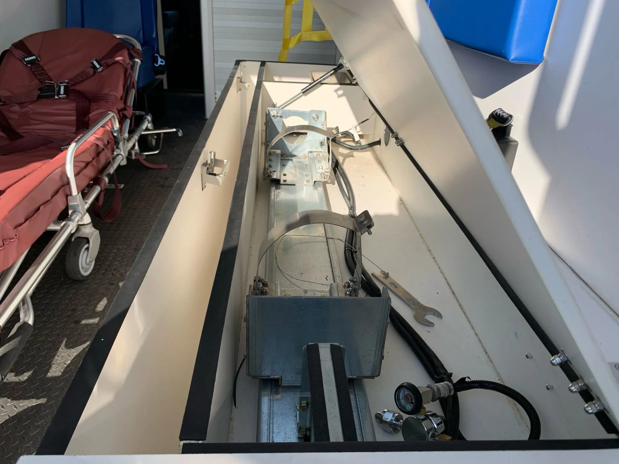 Used 2014 Chevrolet Express 4500 w/ Ambulance Package image 53