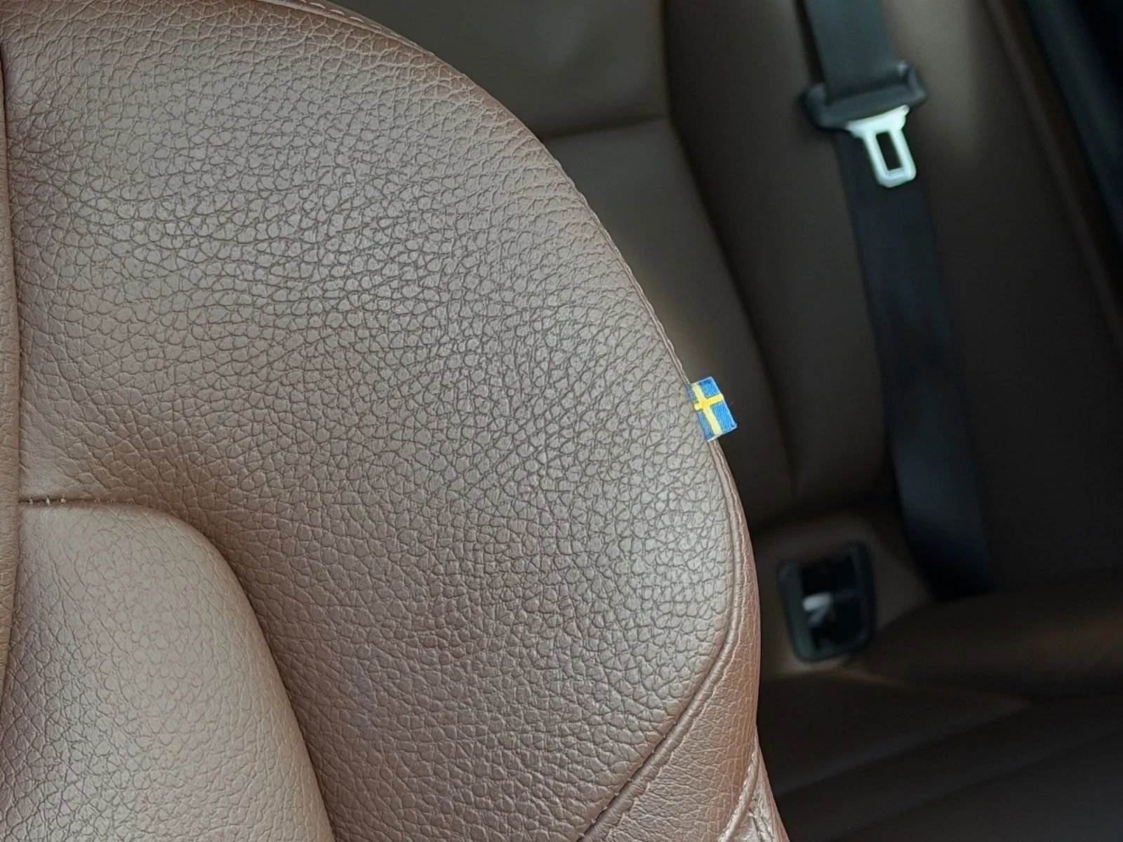 Used 2018 Volvo XC60 T6 Momentum w/ Convenience Package image 27