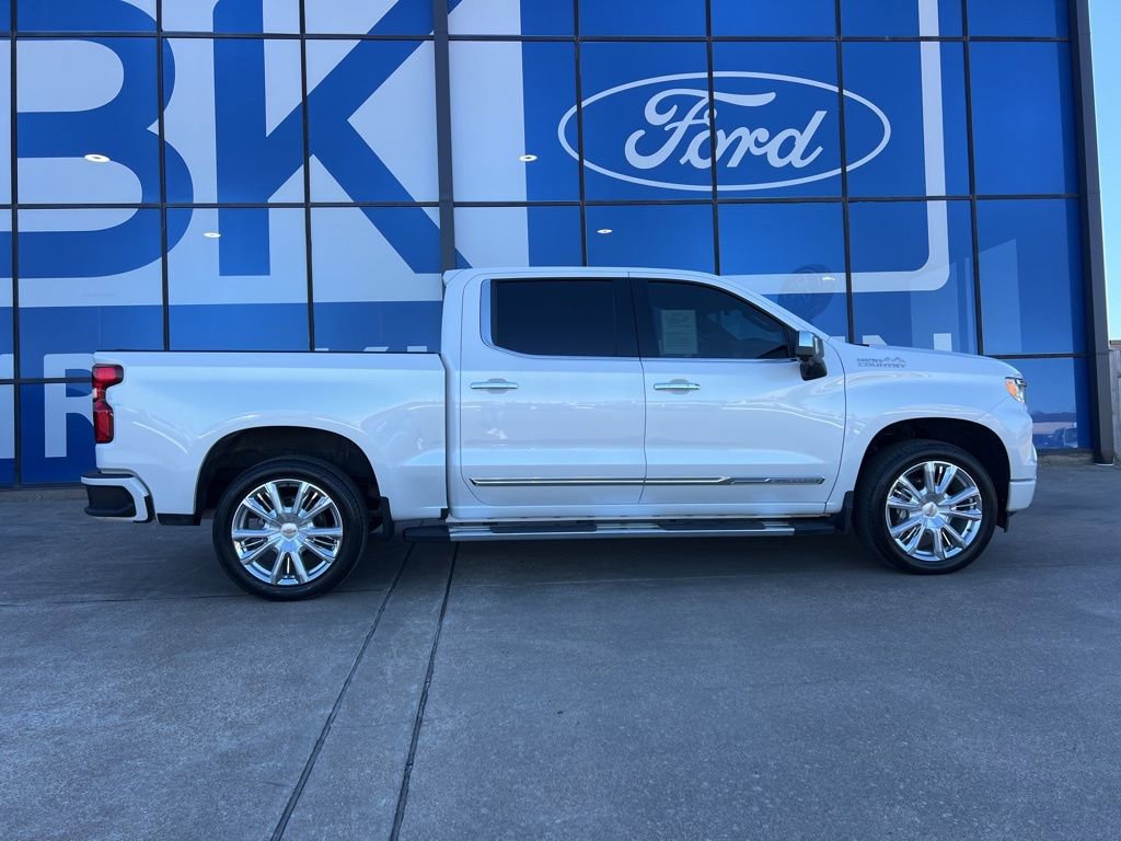 Used 2024 Chevrolet Silverado 1500 High Country w/ Technology Package image 4