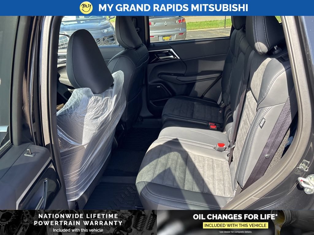New 2026 Mitsubishi Outlander SE AWD/4WD image 11