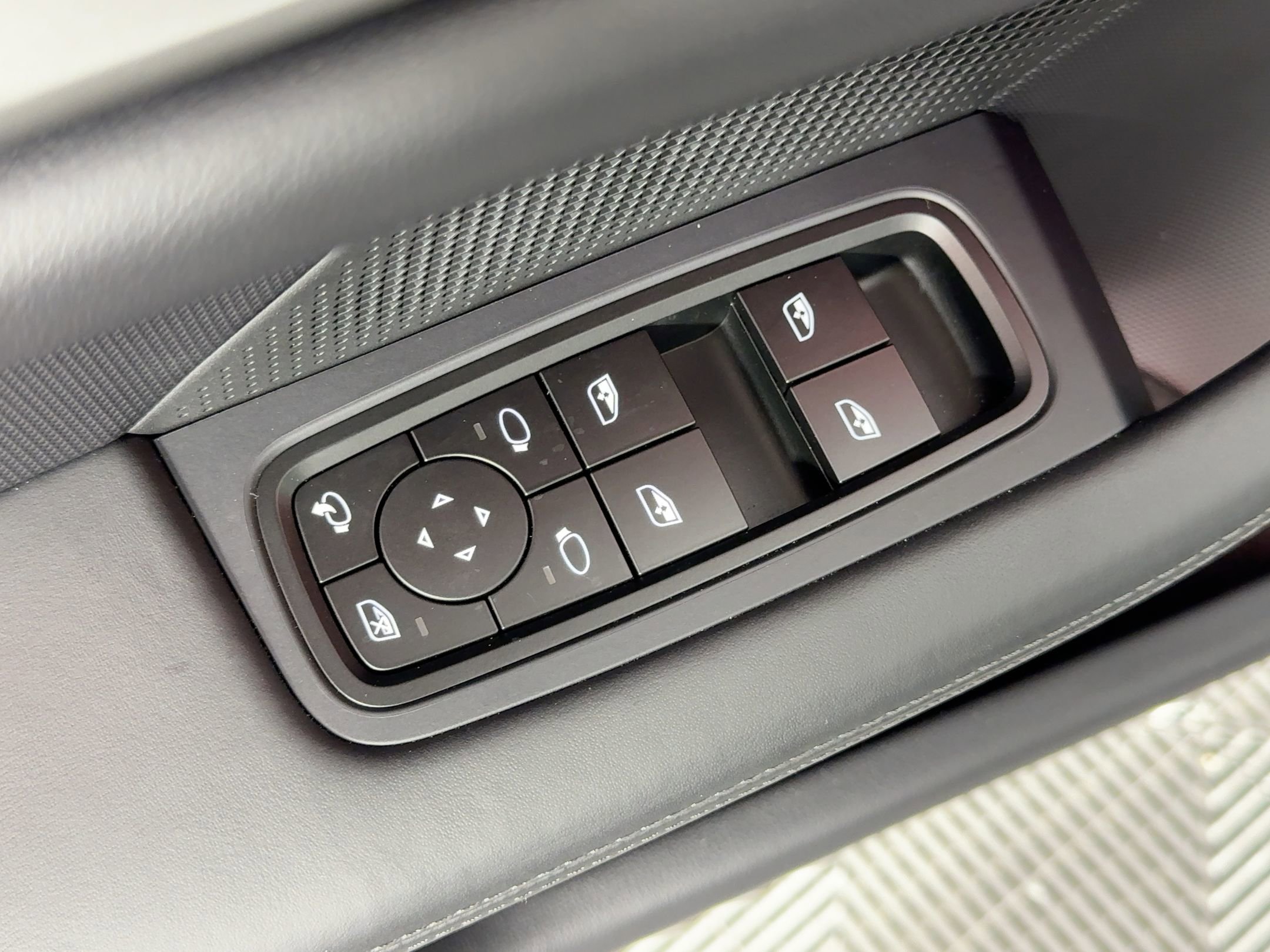 Used 2025 Porsche Taycan RWD image 13