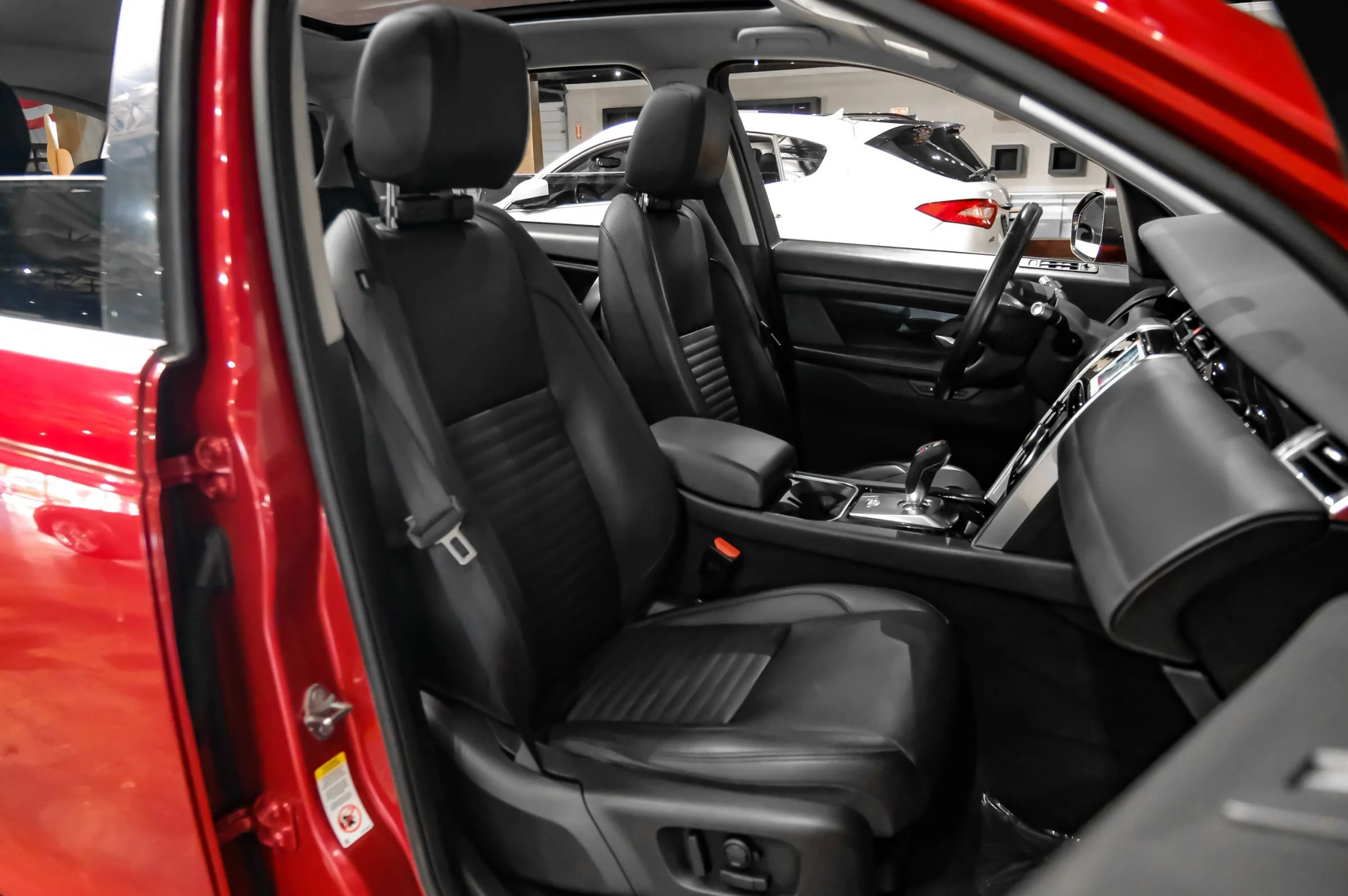 Used 2020 Land Rover Discovery Sport SE AWD/4WD image 39