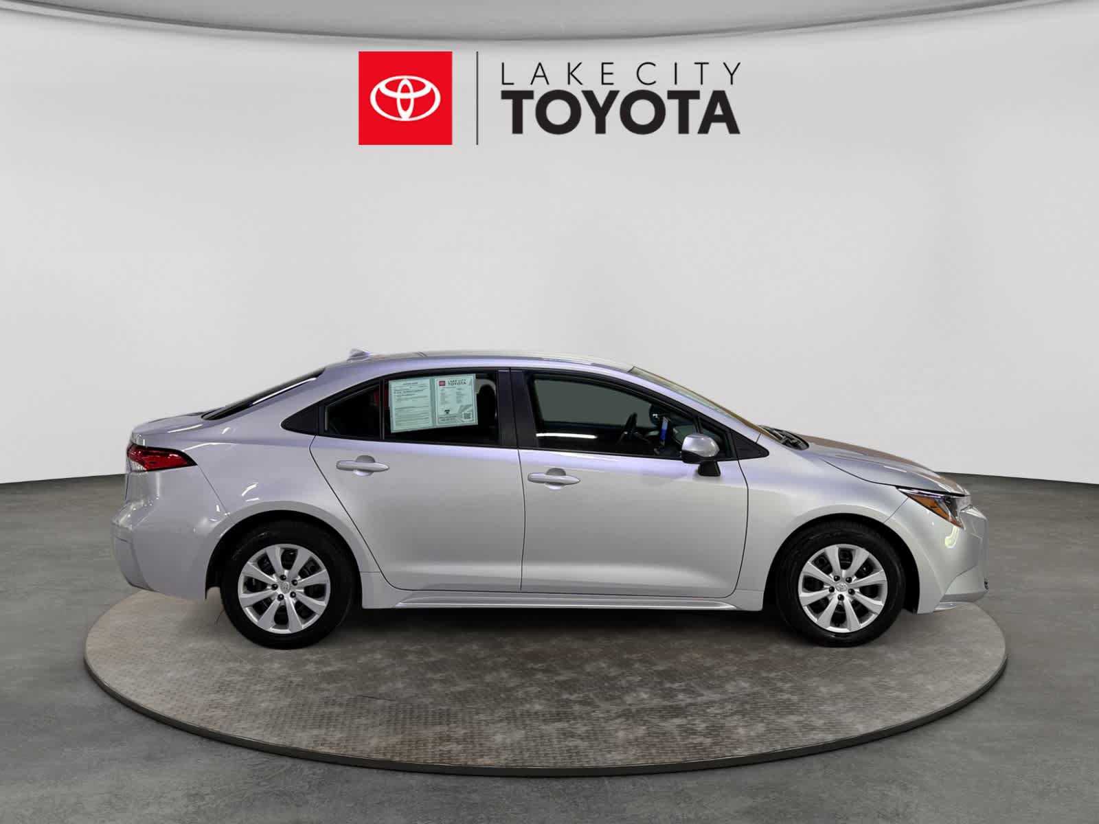 Used 2024 Toyota Corolla LE FWD image 11