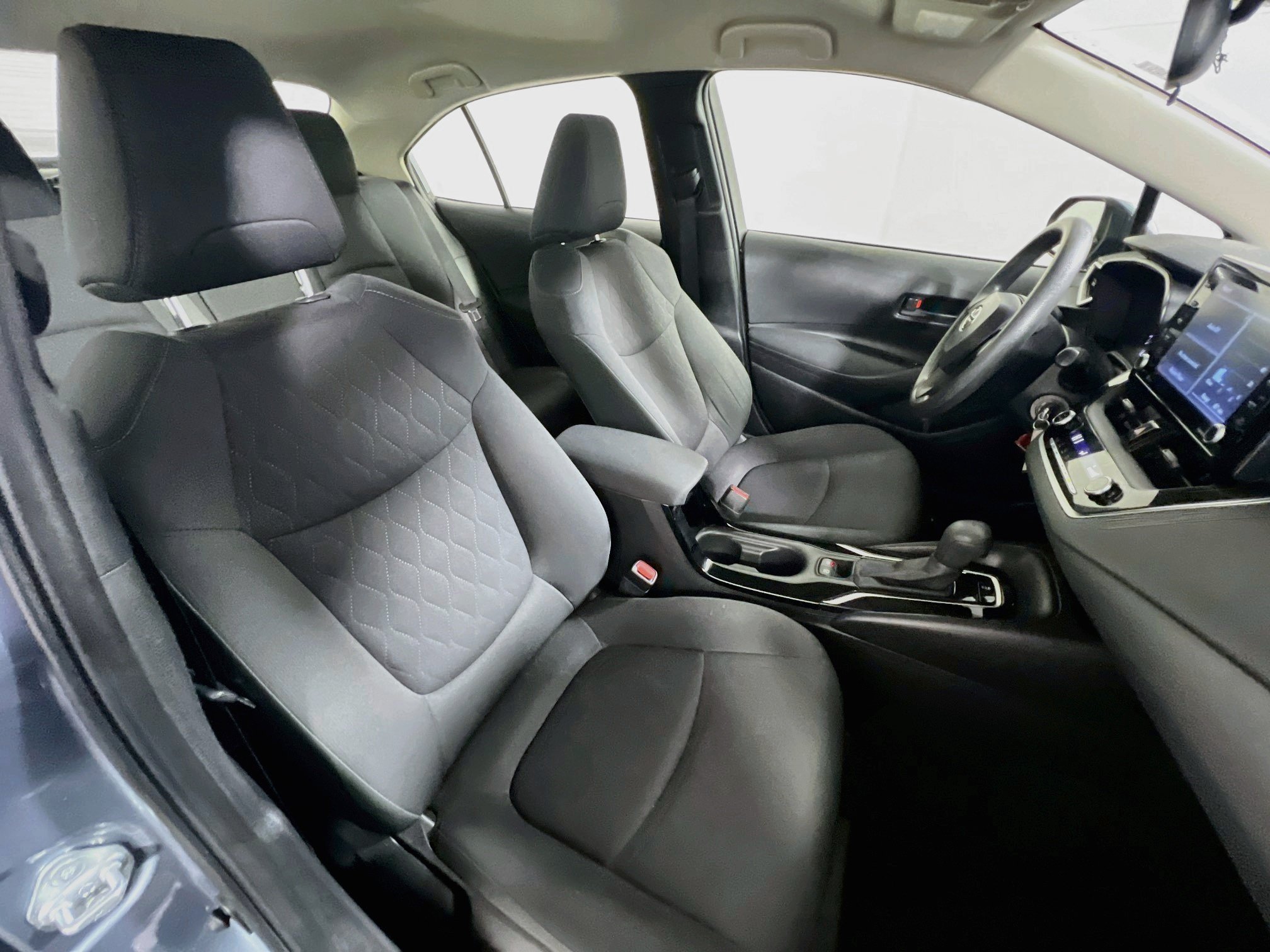 Used 2022 Toyota Corolla LE FWD image 30