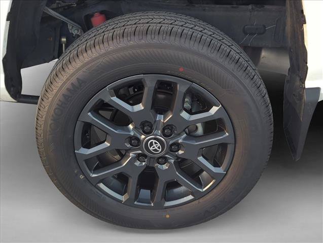 Certified 2025 Toyota Tacoma SR5 AWD/4WD image 9