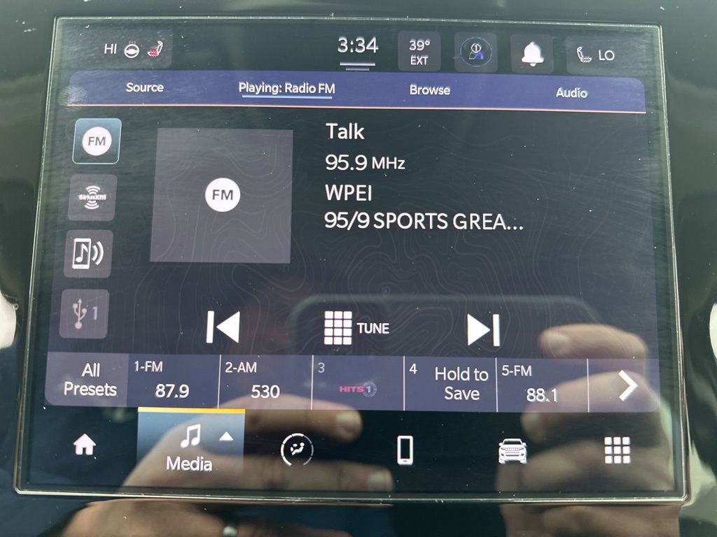 Used 2023 Jeep Grand Cherokee Laredo w/ Luxury Tech Group I image 27