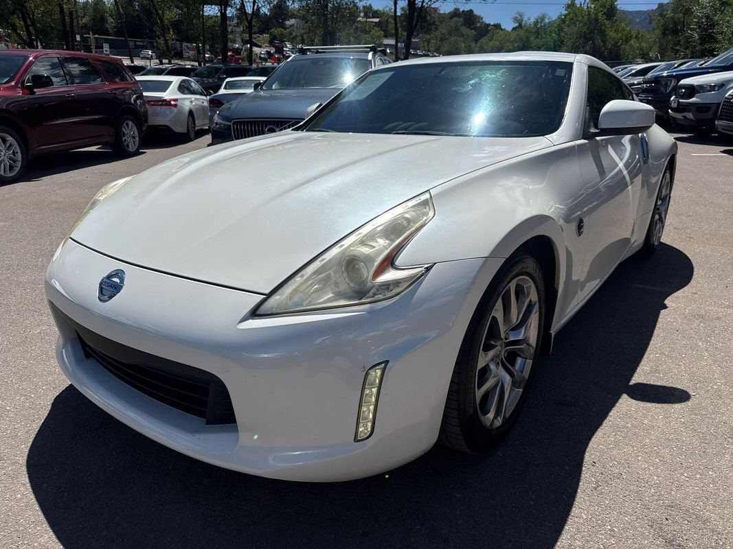 Used 2013 Nissan 370Z Touring RWD image 3
