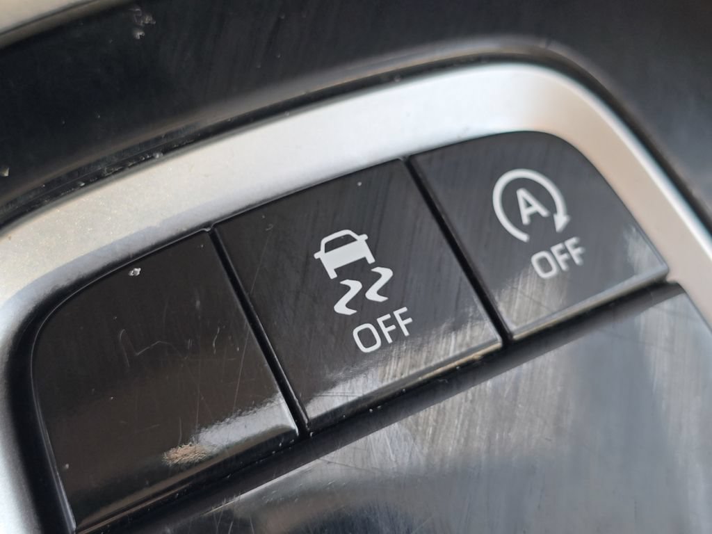Used 2024 Toyota Corolla Cross L AWD/4WD image 7