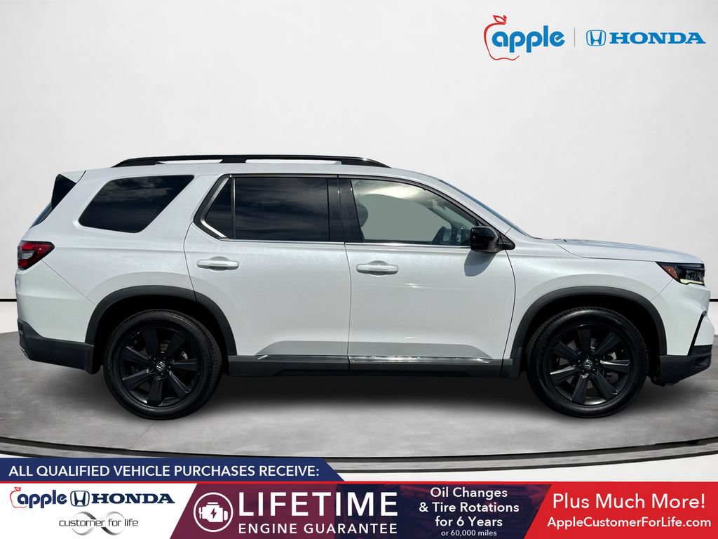 Used 2023 Honda Pilot Touring image 2