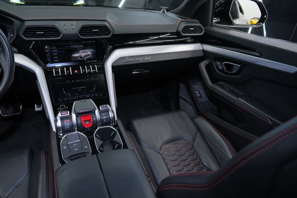 Used 2021 Lamborghini Urus AWD/4WD image 60