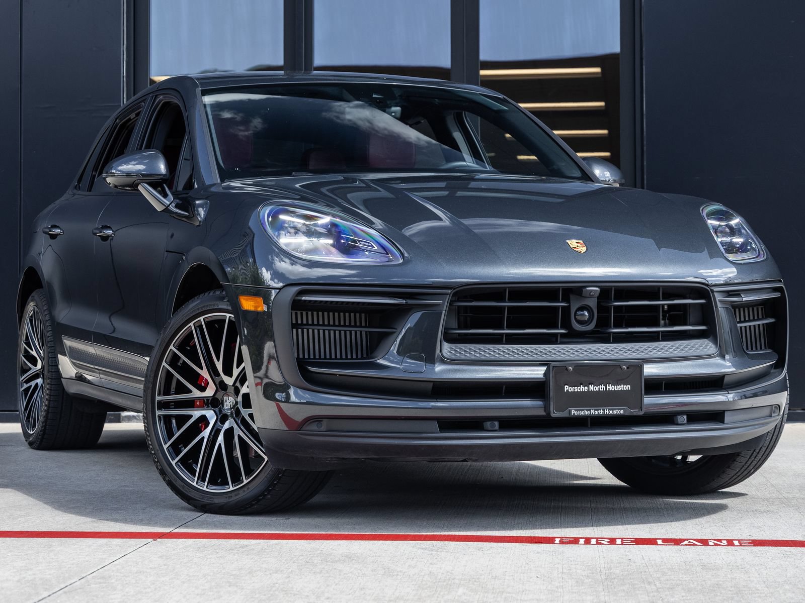 Certified 2024 Porsche Macan S AWD/4WD image 6