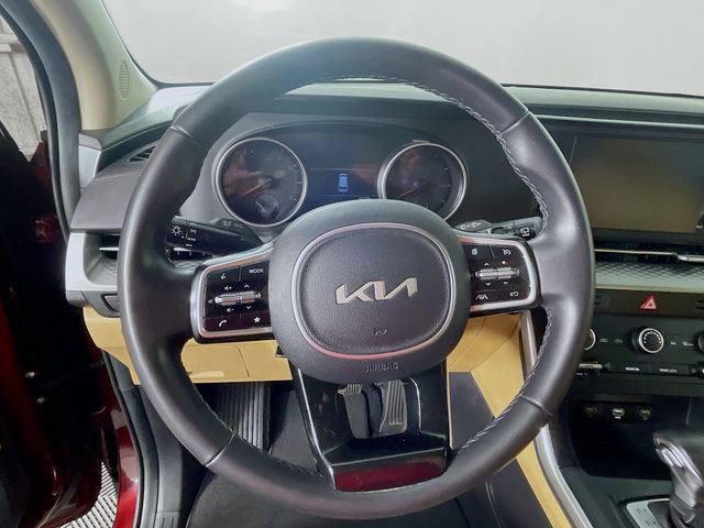 Used 2023 Kia Carnival LX image 12