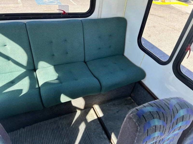 Used 2006 Ford E-350 and Econoline 350 Super Duty RWD image 51