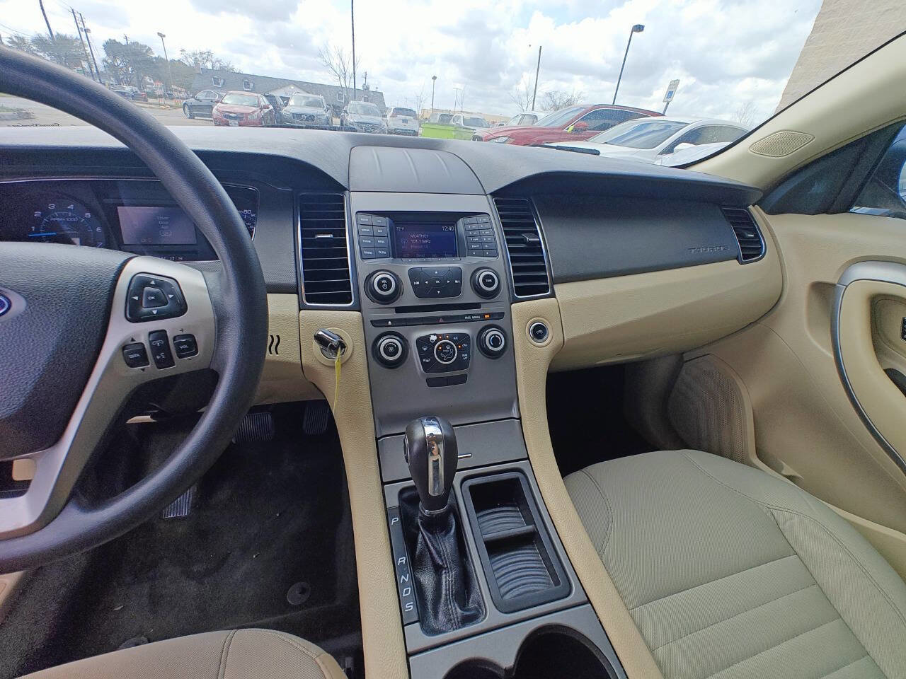 Used 2016 Ford Taurus SE FWD image 7