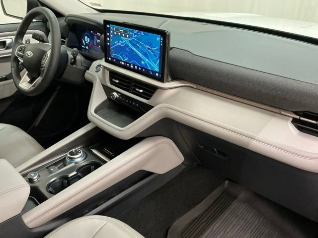 Used 2025 Ford Explorer Active w/ Active Comfort Package image 19
