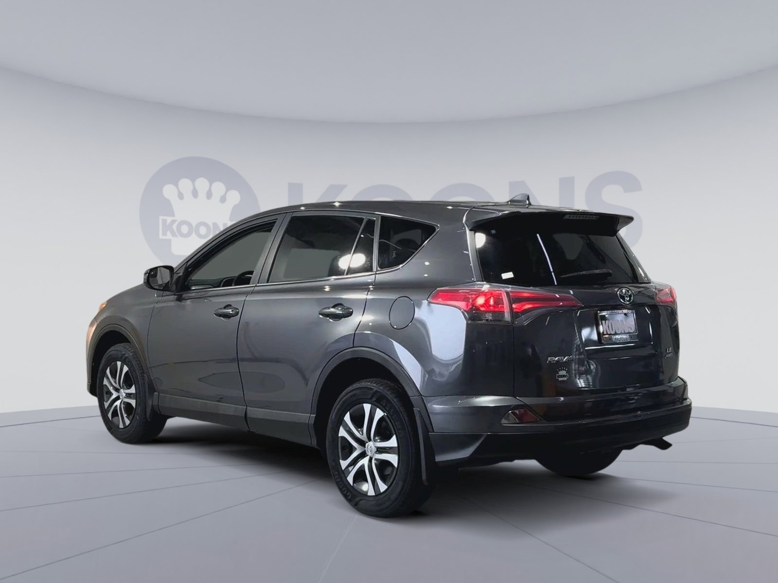 Used 2018 Toyota RAV4 LE image 11