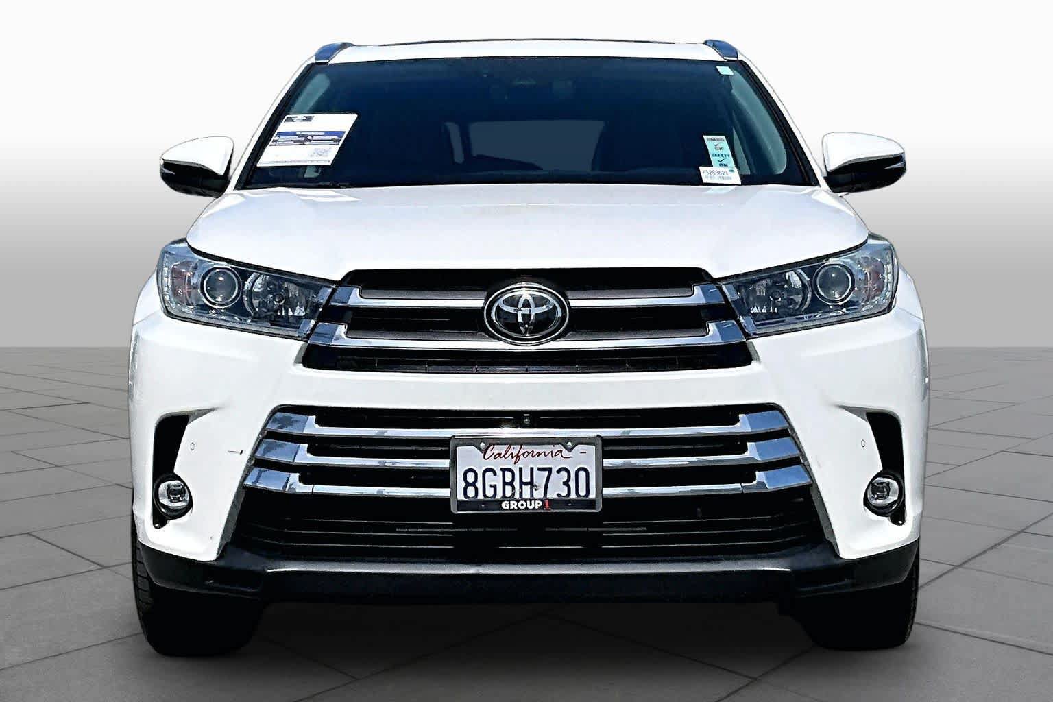Used 2019 Toyota Highlander Limited Platinum FWD image 3