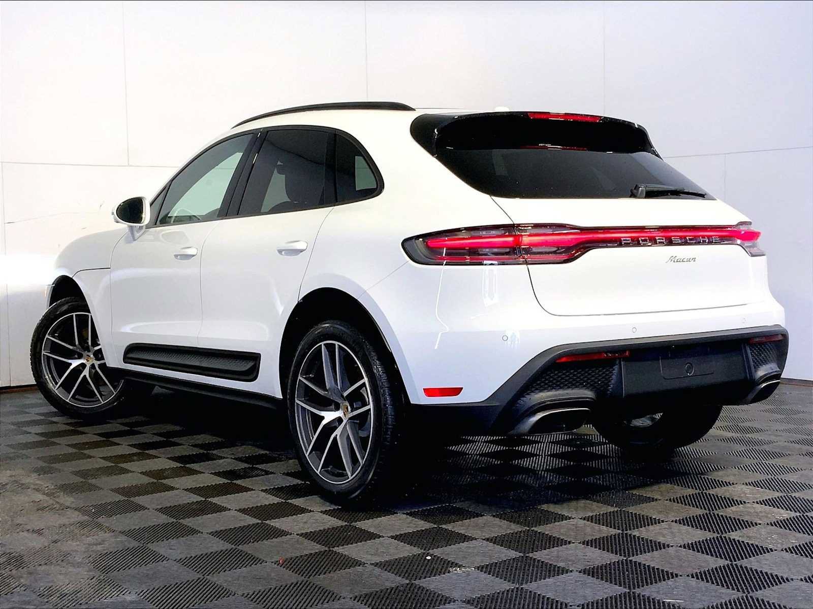 New 2026 Porsche Macan AWD/4WD image 3