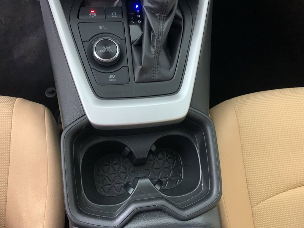Used 2021 Toyota RAV4 LE image 25