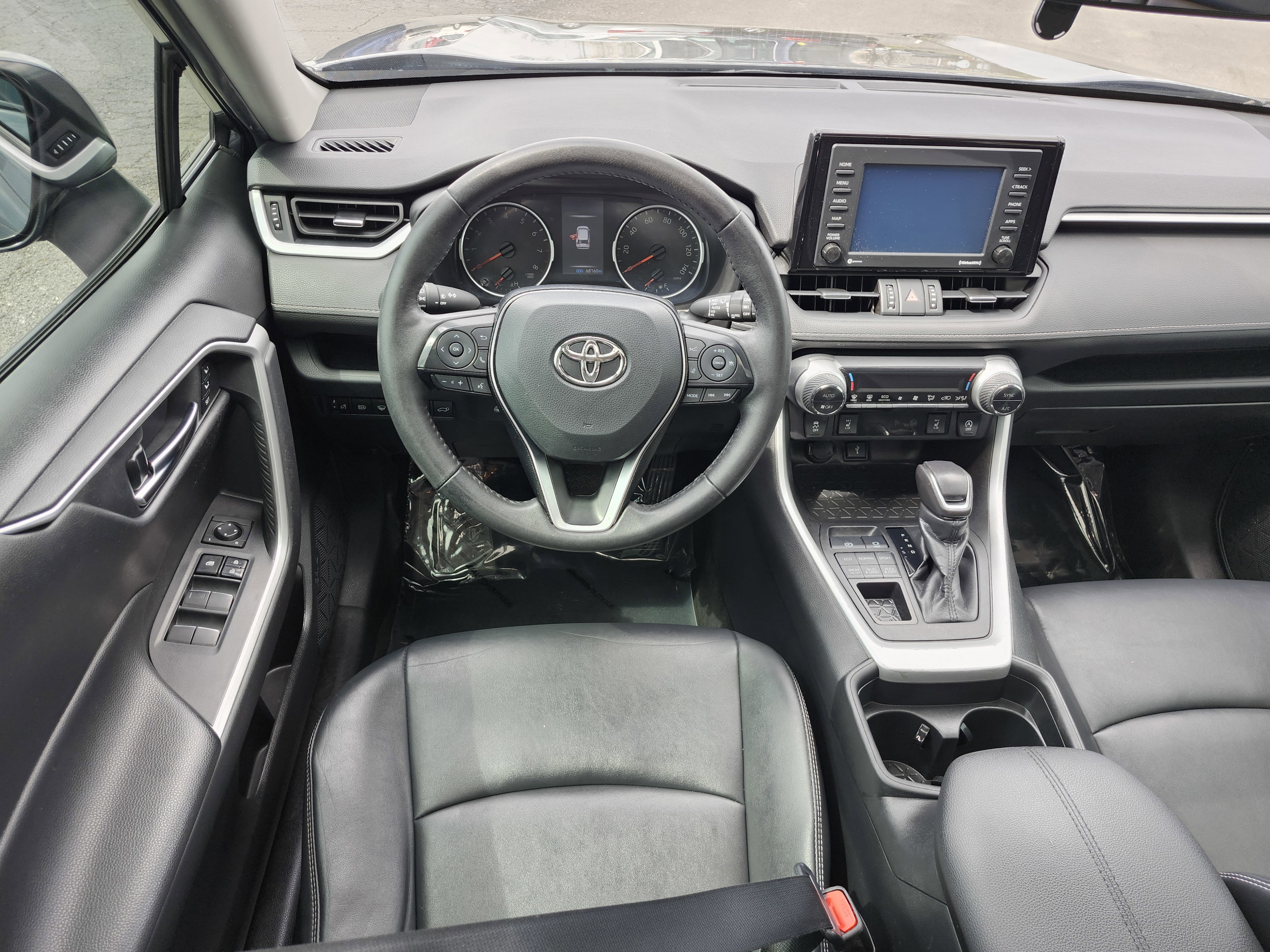 Used 2021 Toyota RAV4 XLE Premium image 29