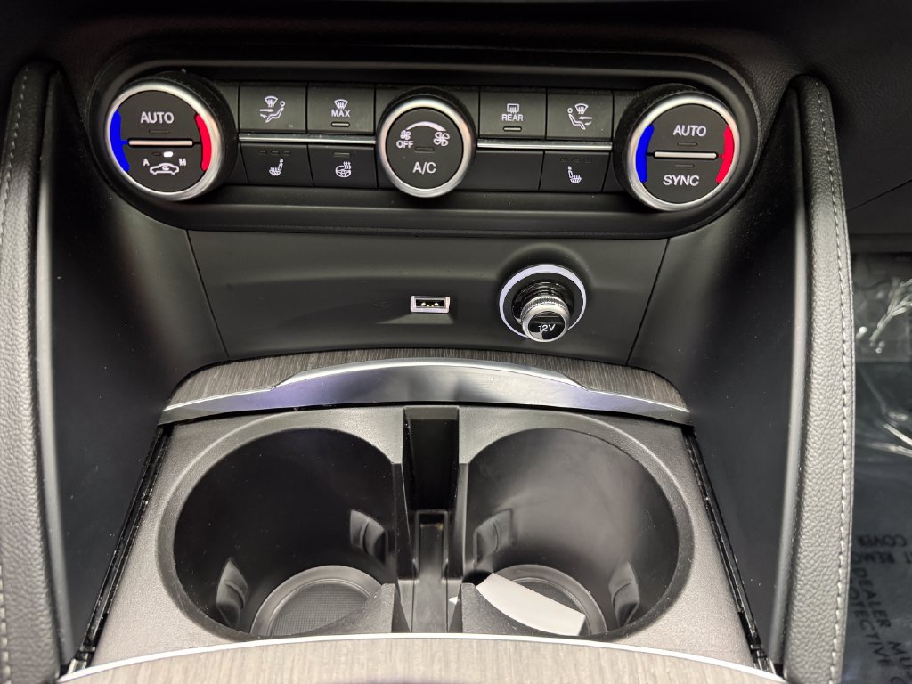 Used 2023 Alfa Romeo Stelvio Ti AWD/4WD image 20