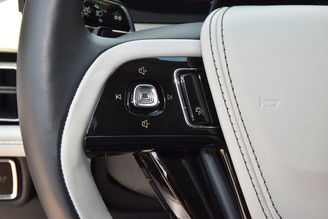 Certified 2026 Lincoln Aviator AWD image 25