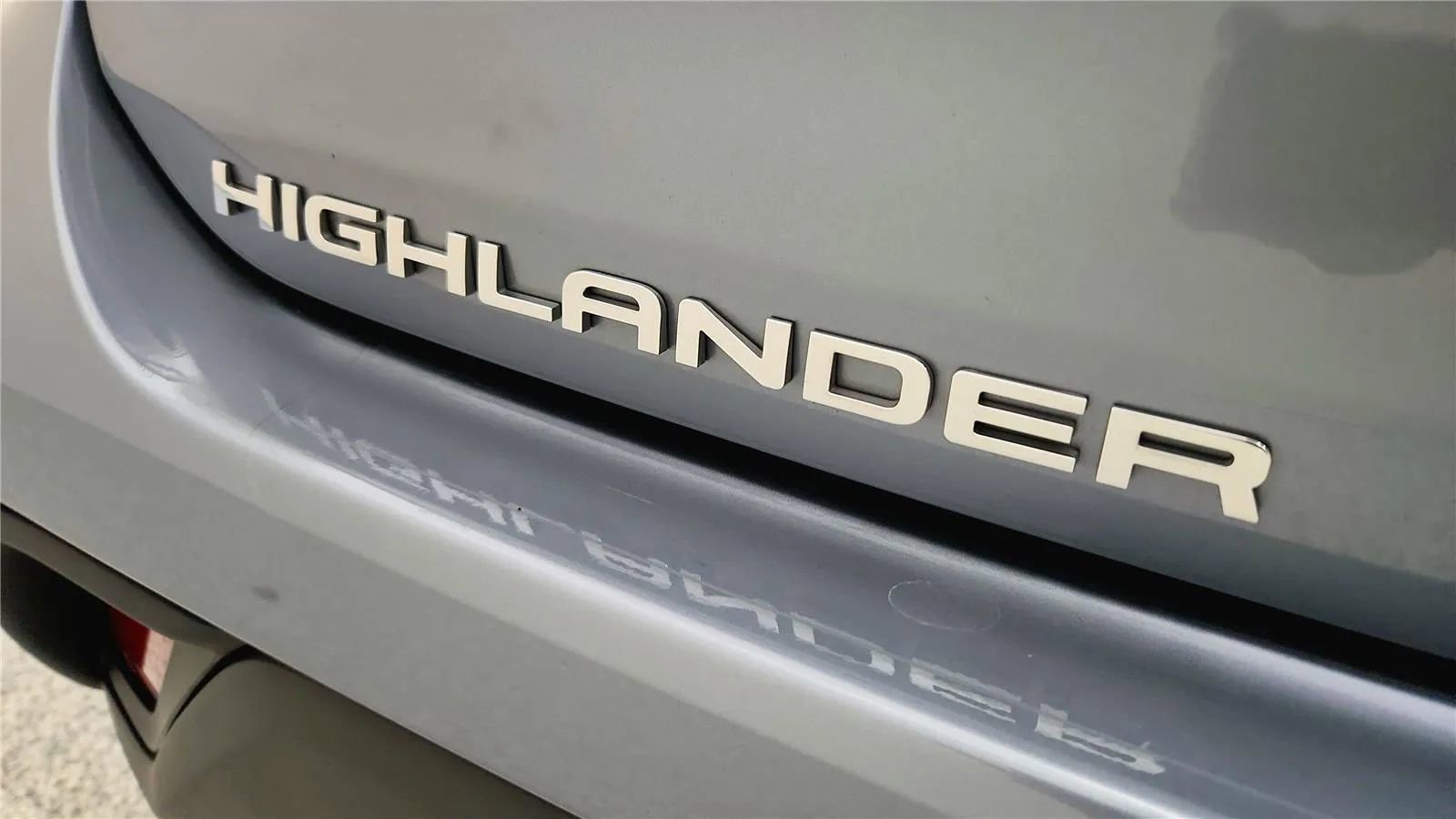 Used 2023 Toyota Highlander LE image 17