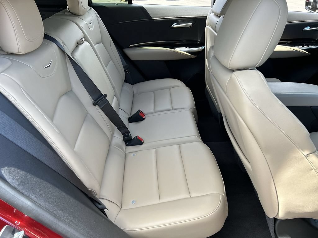 Used 2024 Cadillac XT4 Luxury w/ Cold Weather Package FWD image 28