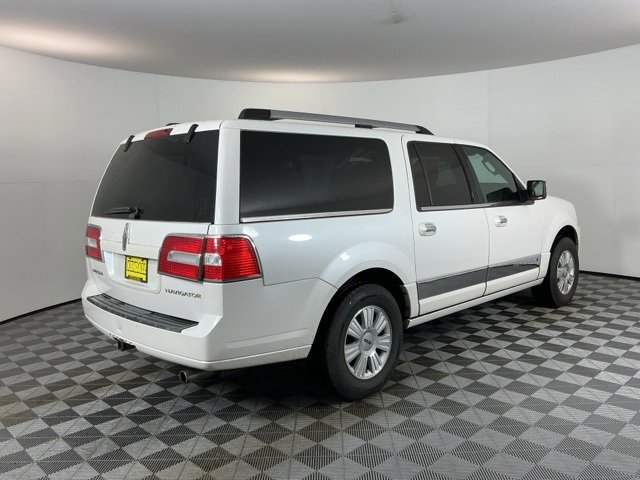 Used 2010 Lincoln Navigator L 4WD image 4