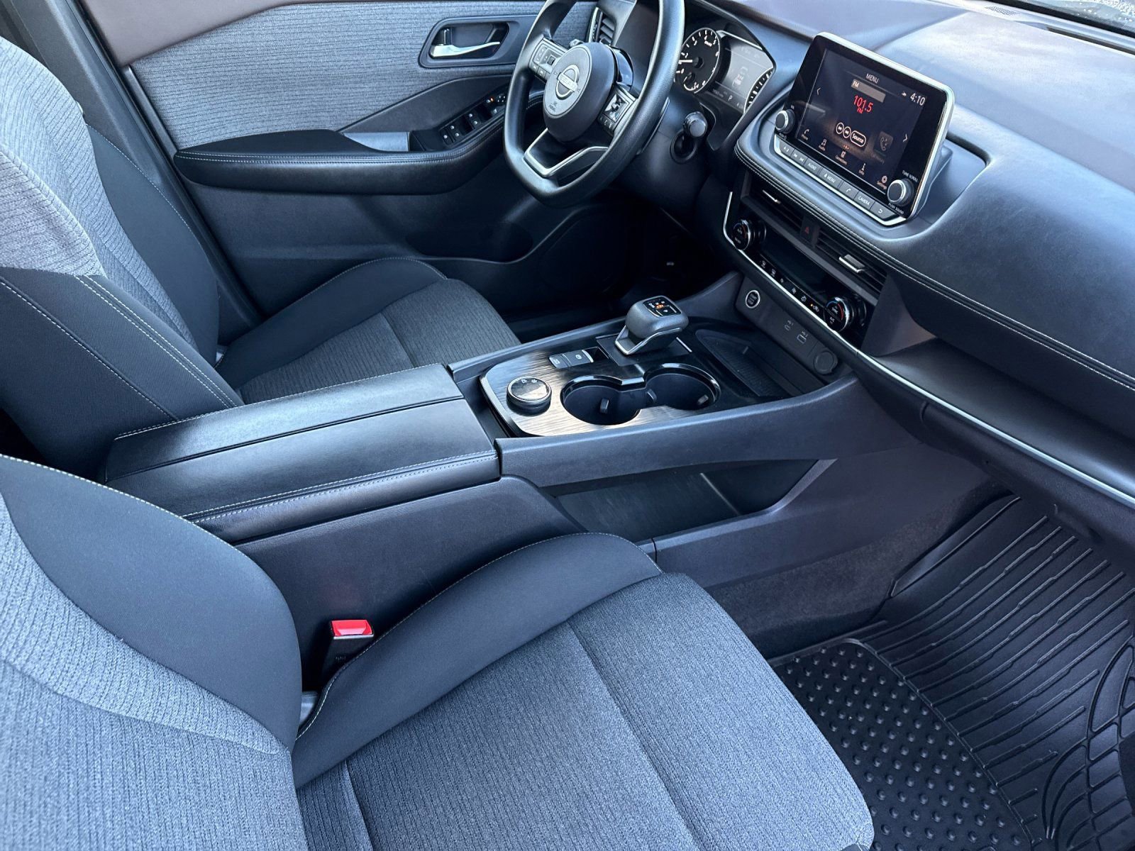 Used 2023 Nissan Rogue SV image 17