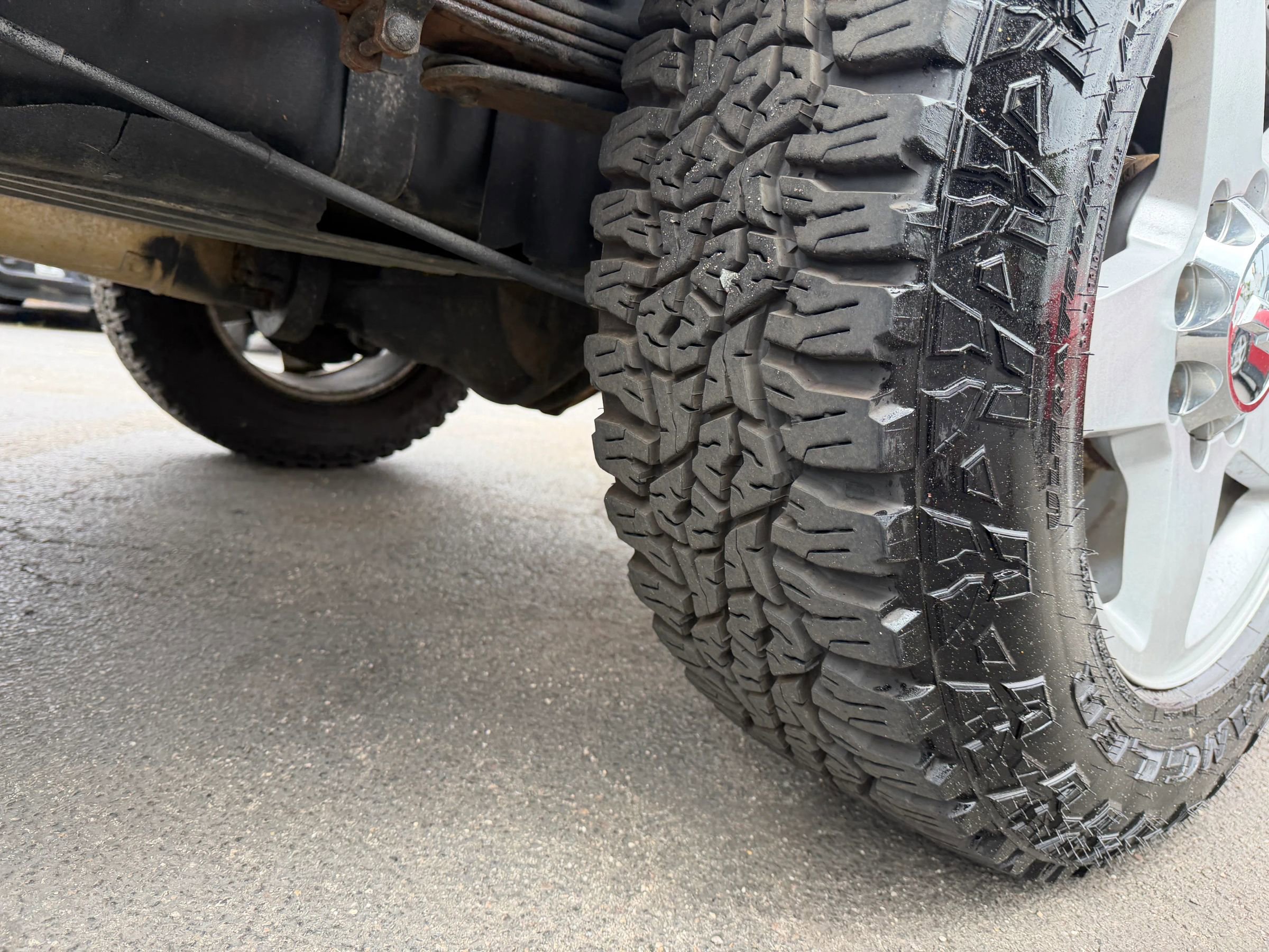 Used 2011 GMC Sierra 2500 Denali w/ Suspension Package, Off-Road AWD/4WD image 19