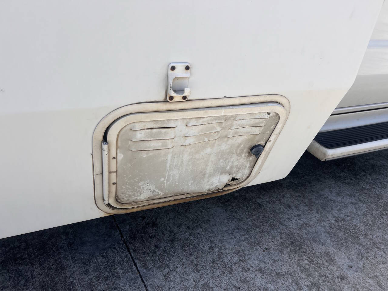 Used 2000 Ford E-350 and Econoline 350 Super Duty RWD image 4