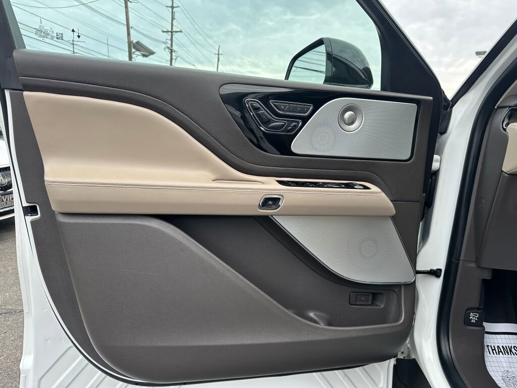 Used 2020 Lincoln Aviator Reserve w/ Equipment Group 202A image 10