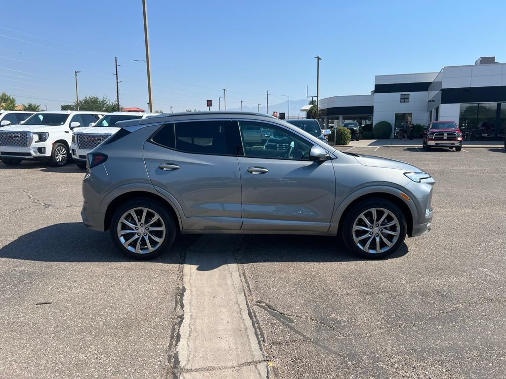 Used 2025 Buick Encore GX Avenir w/ Avenir Technology Package AWD/4WD image 4
