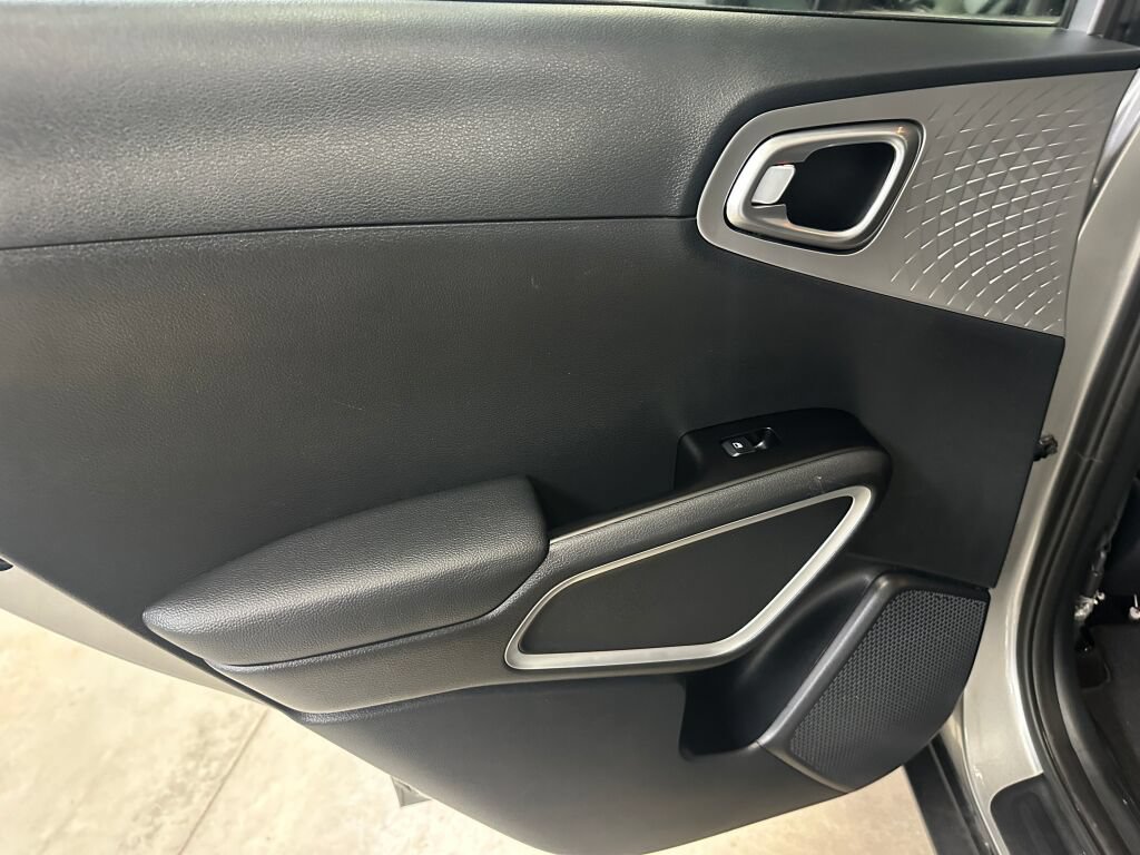 Used 2022 Kia Soul LX FWD image 16