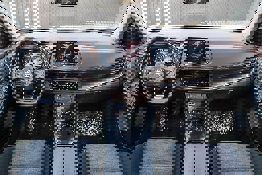 Used 2023 Nissan Rogue SV image 12