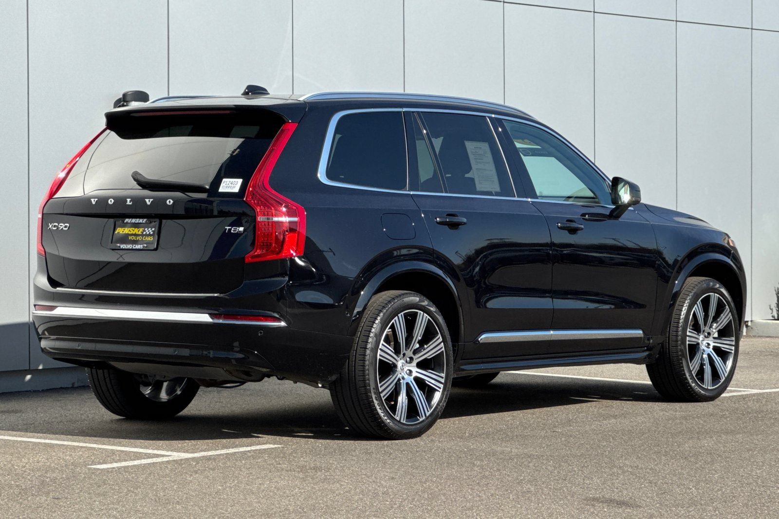 Used 2025 Volvo XC90 T8 Ultra w/ Protection Package Premier AWD/4WD image 5