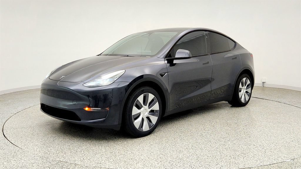 Used 2024 Tesla Model Y Long Range AWD/4WD image 1