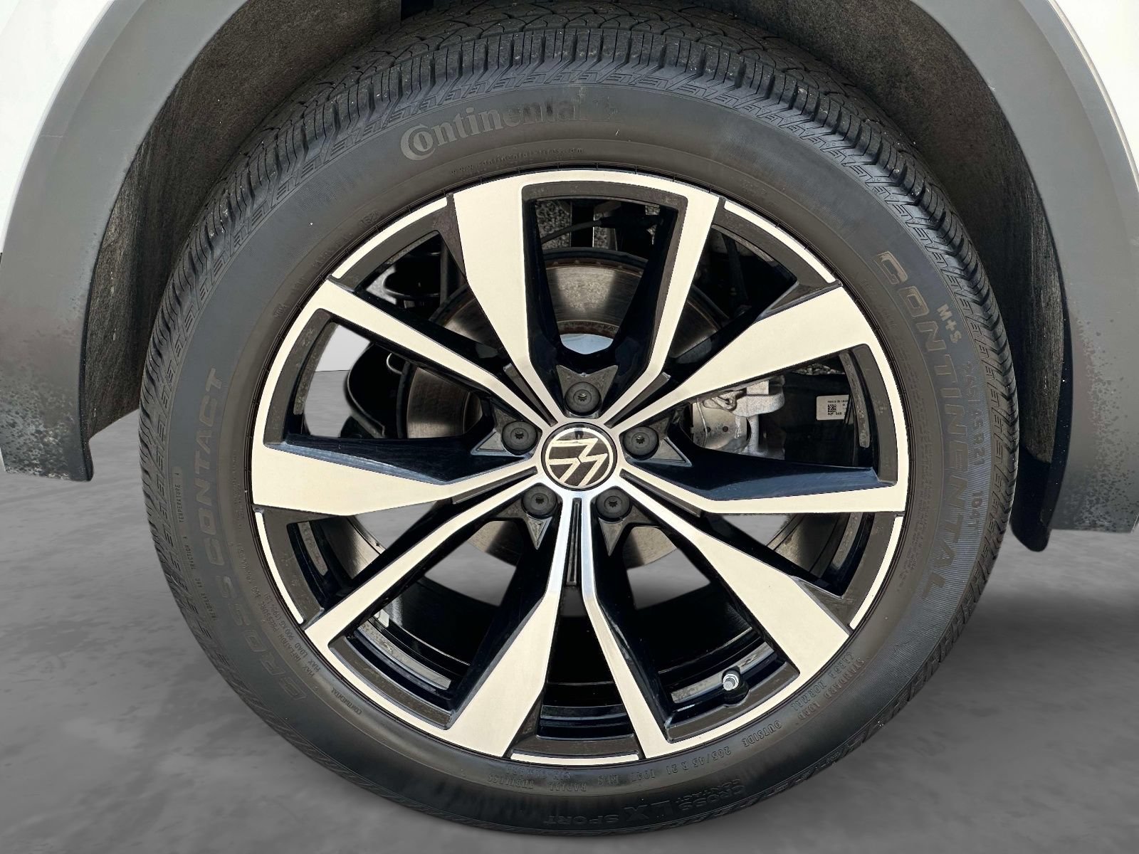 Certified 2024 Volkswagen Atlas Cross Sport SEL Premium R-Line AWD/4WD image 7