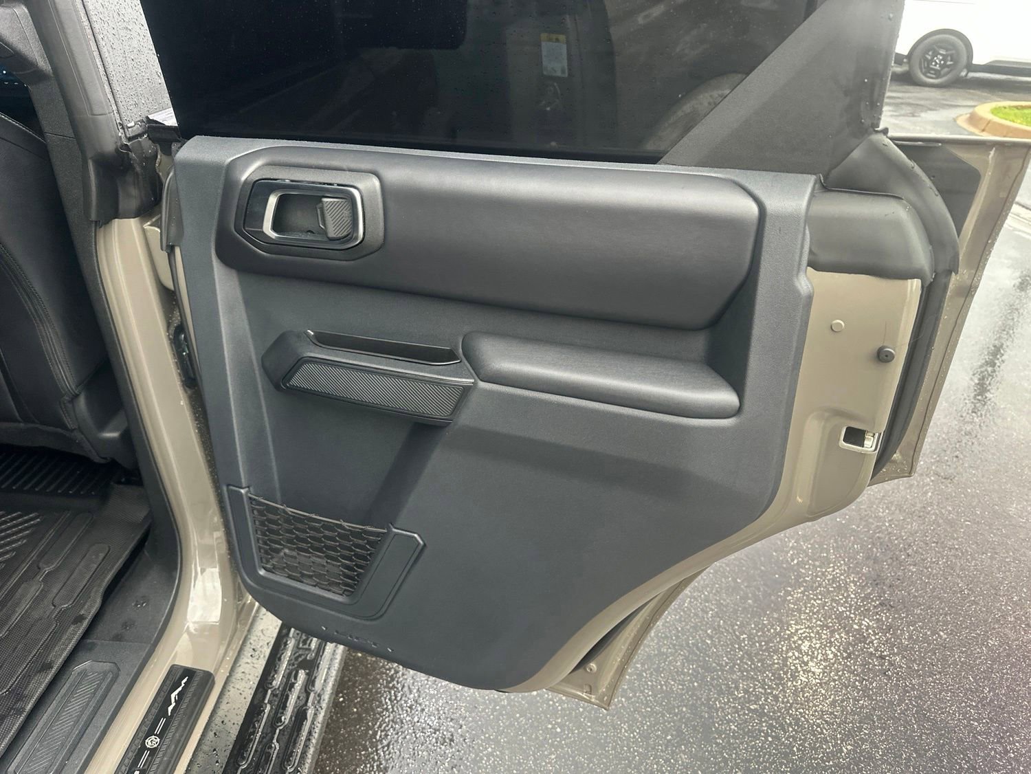 Used 2025 Ford Bronco Outer Banks AWD/4WD image 15