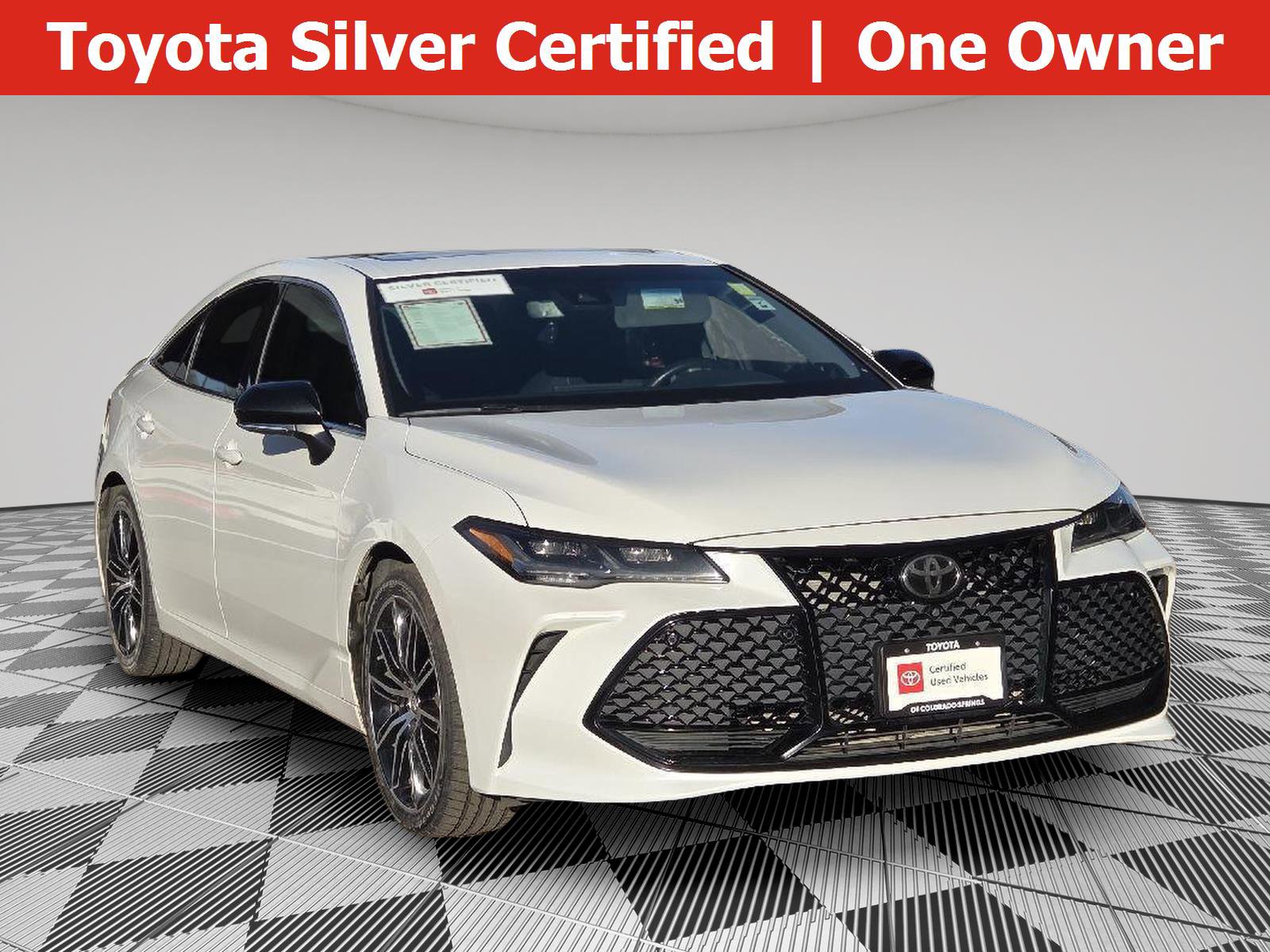Certified 2019 Toyota Avalon Touring image 1