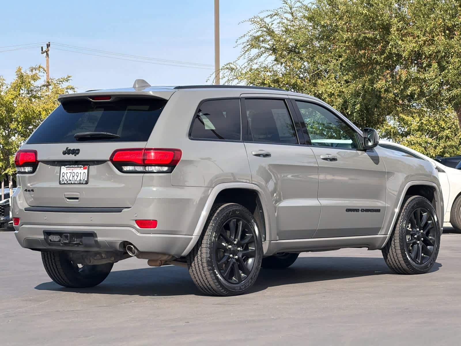 Used 2020 Jeep Grand Cherokee Altitude AWD/4WD image 2