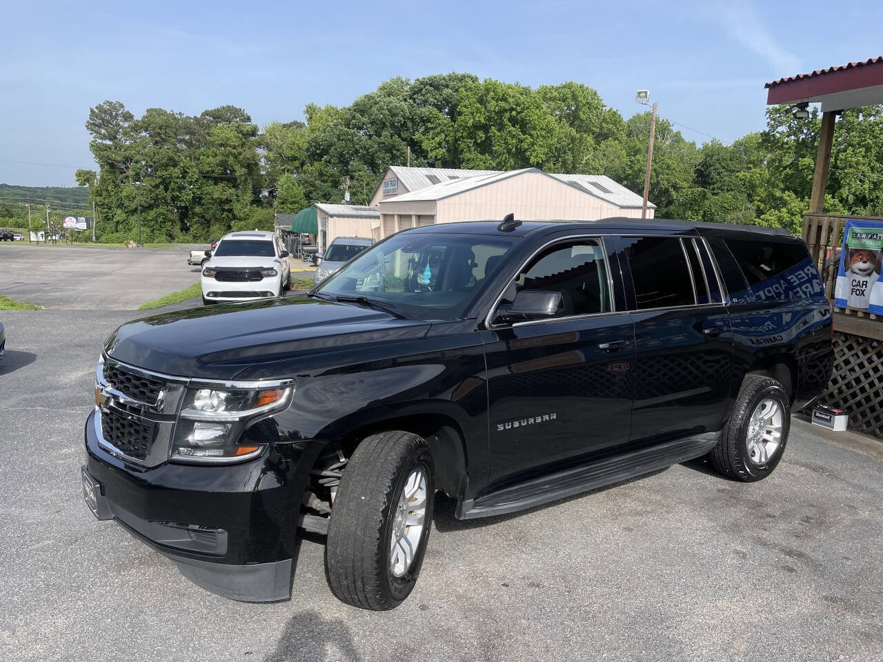Used 2019 Chevrolet Suburban LT image 2