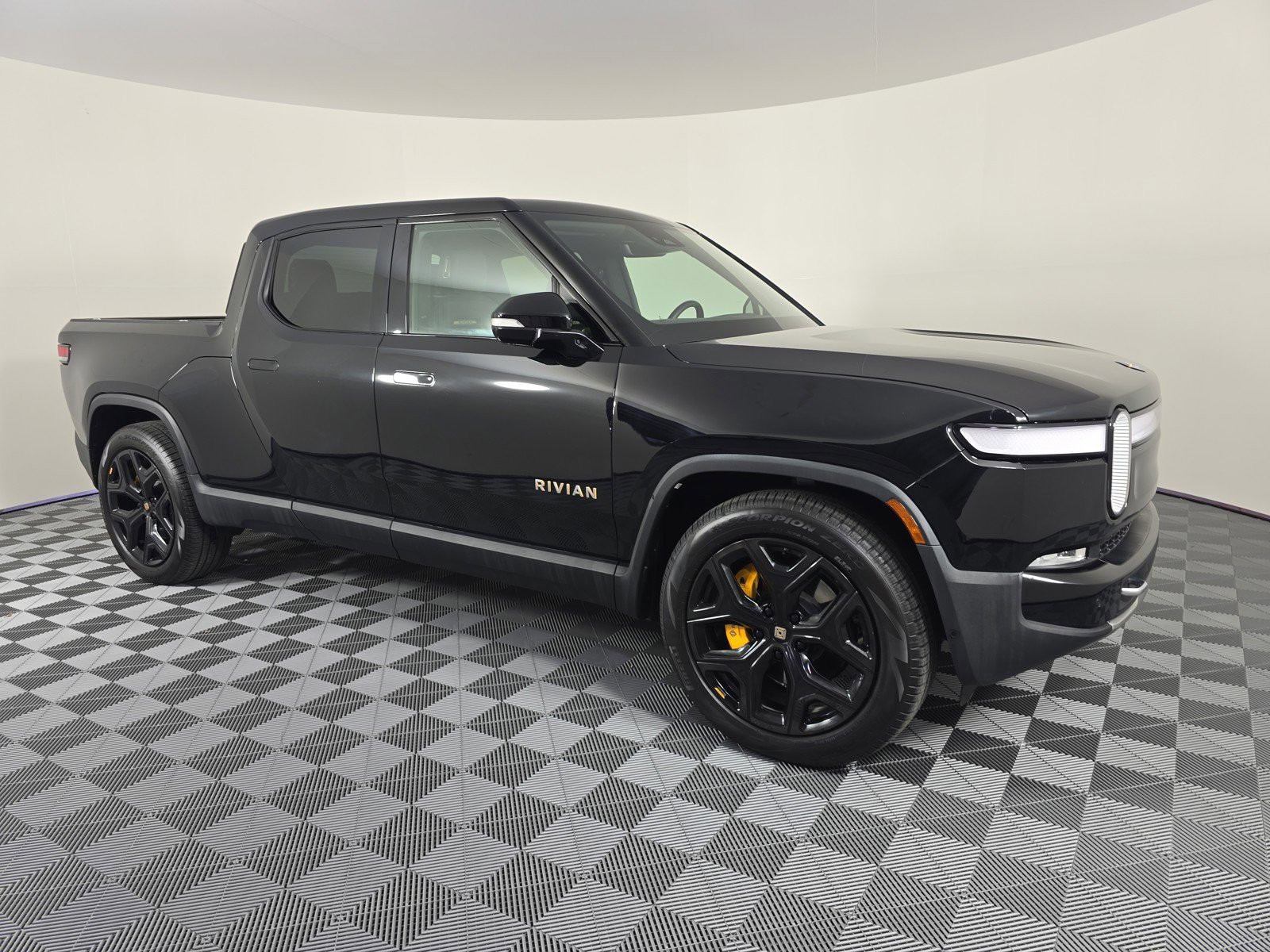 Used 2022 Rivian R1T Adventure image 7