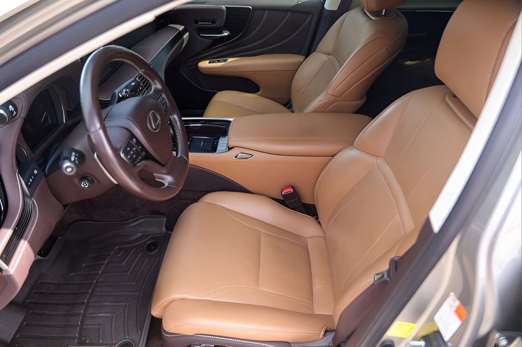 Used 2018 Lexus LS 500 w/ Accessory Package (Z2) RWD image 9