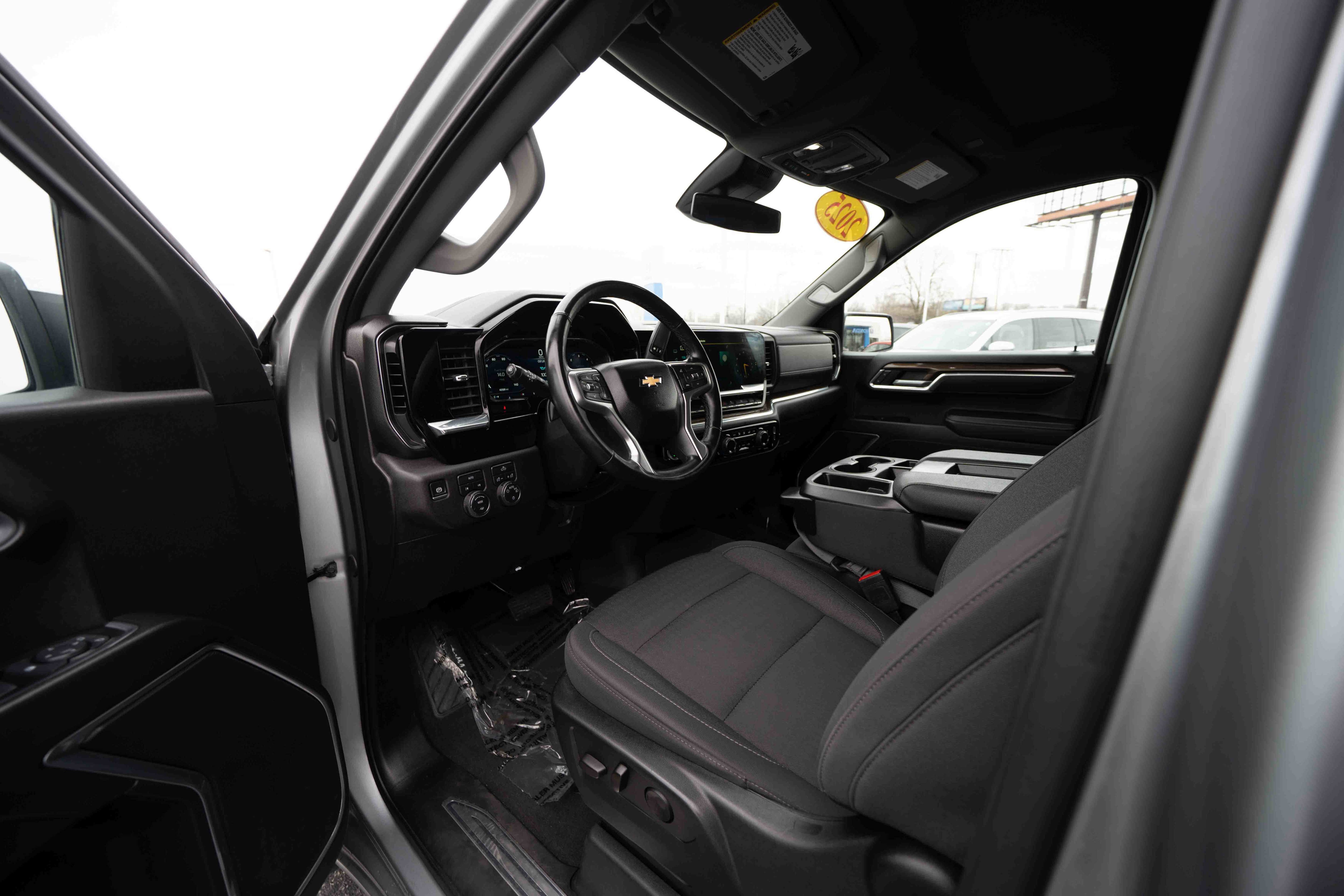 Used 2025 Chevrolet Silverado 1500 LT image 8