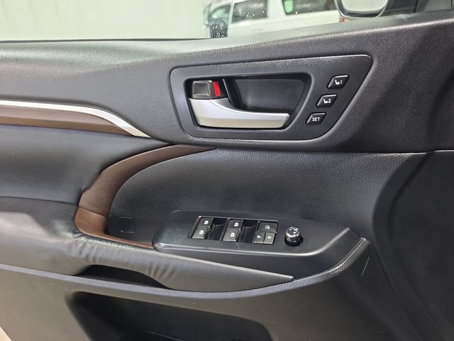 Used 2015 Toyota Highlander Limited AWD/4WD image 21